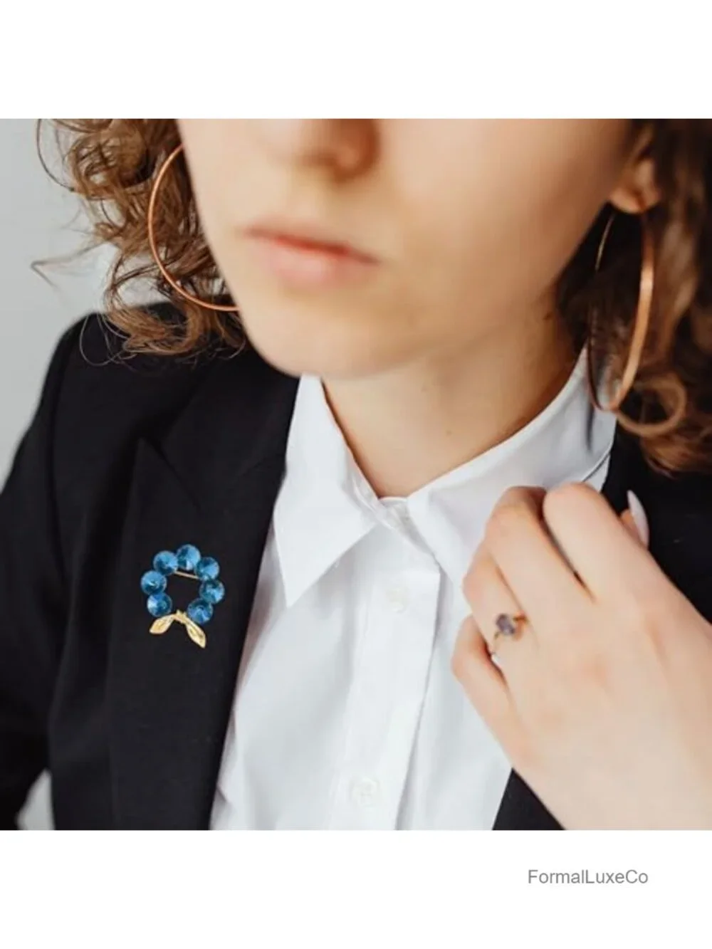 Round Rhinestone Brooch Pin for Women Circle Crystal Lapel Pin